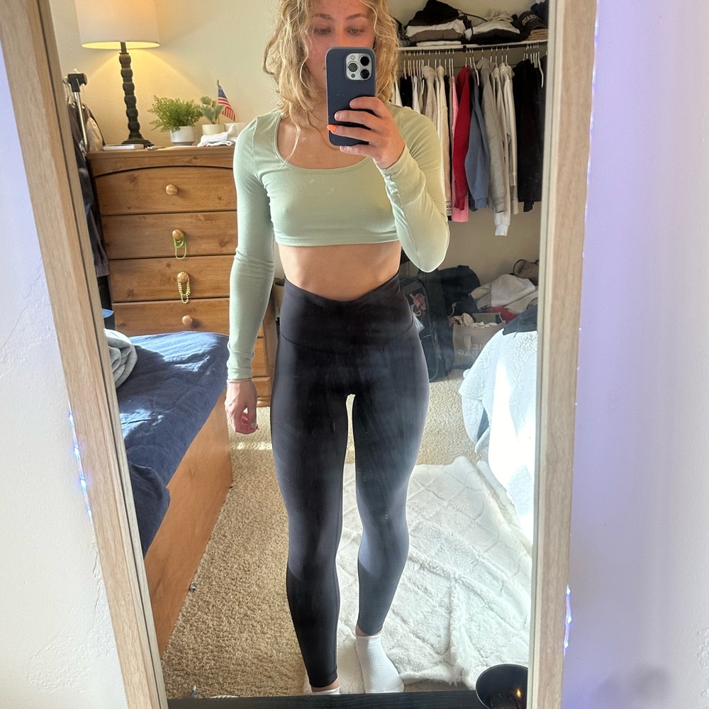 black wunder train lululemon leggings with drawstring, only worn once! size 6